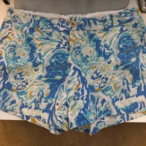 Lilly Pulitzer Blue and White Floral Women's Shorts